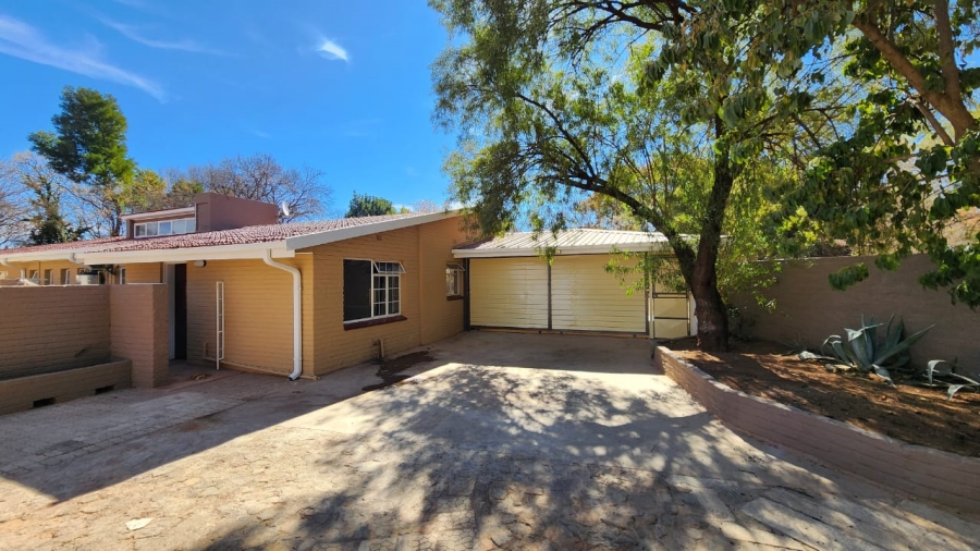 To Let 3 Bedroom Property for Rent in Flamwood North West